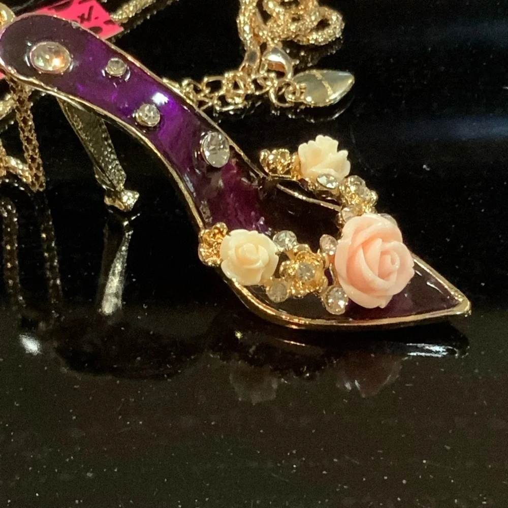 rhinestones rose betsey
